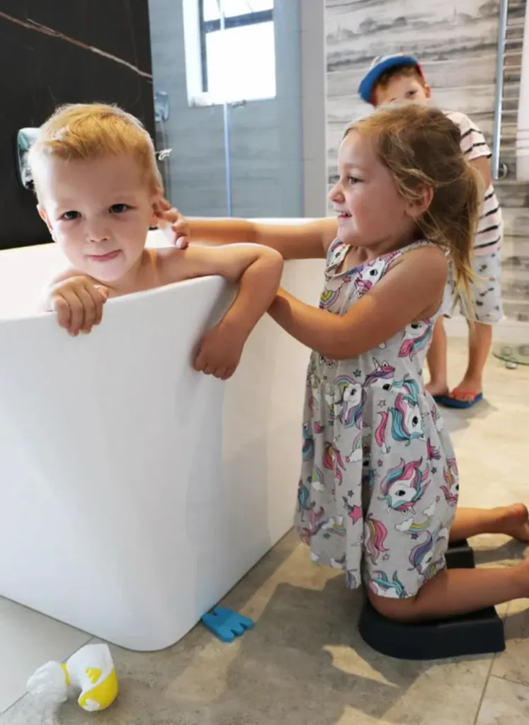 bathing little brother with kneepal